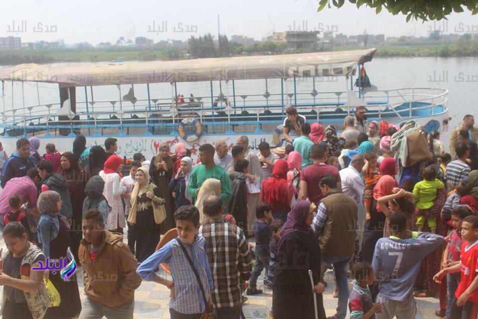 إقبال كبير على الرحلات النيلية بـ"دسوق" إقبال كبير على الرحلات النيلية بـ"دسوق"