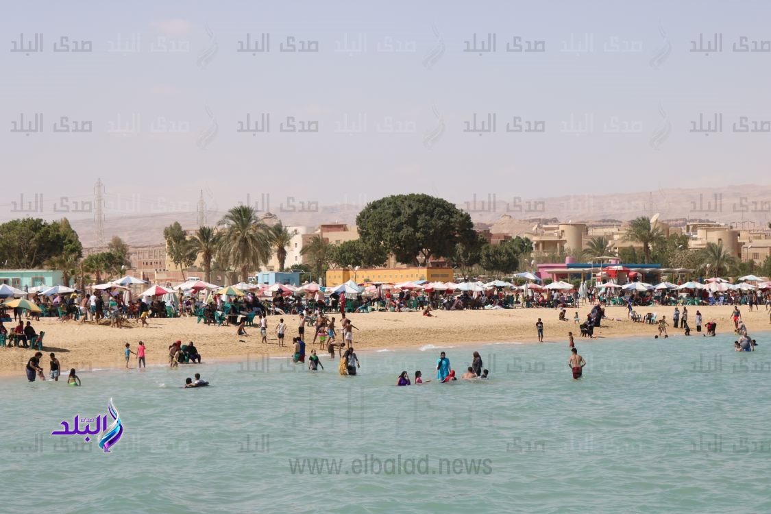 شواطئ السويس كاملة العدد فى شم النسيم
