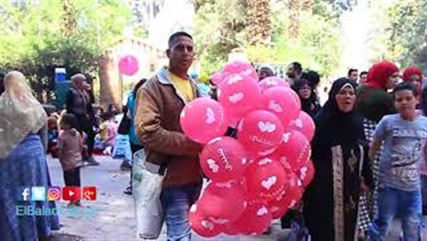 زوار حديقة الحيوان