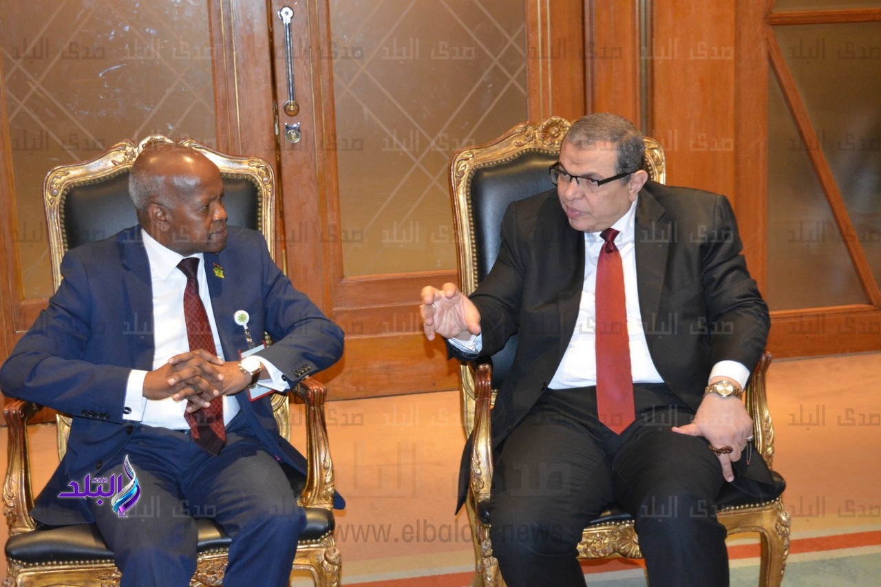 وزير القوى العاملة مع نظيره الليبي