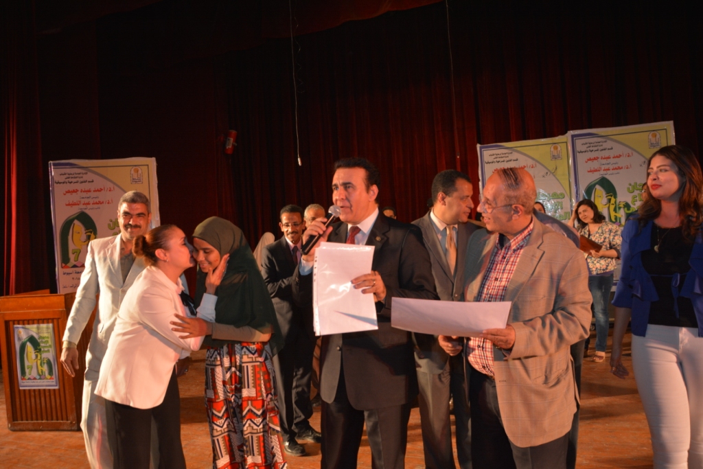 مهرجان الإبداع المسرحي بجامعة أسيوط مهرجان الإبداع المسرحي بجامعة أسيوط