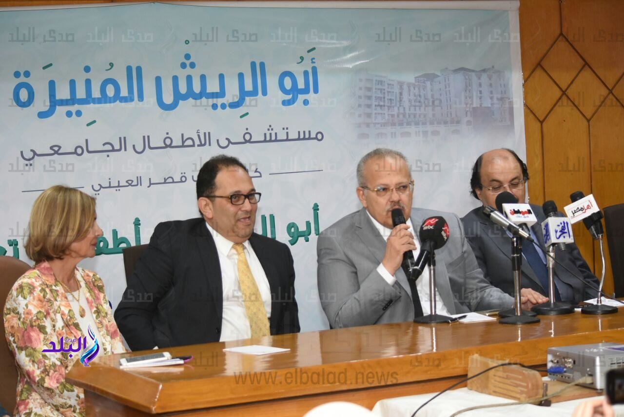 رئيس جامعة القاهرة في المؤتمر الصحفي 