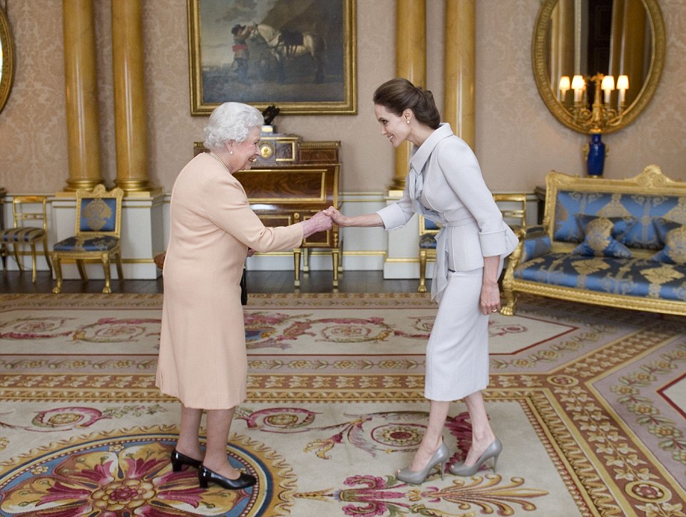 انجلينا جولي  انجلينا جولي