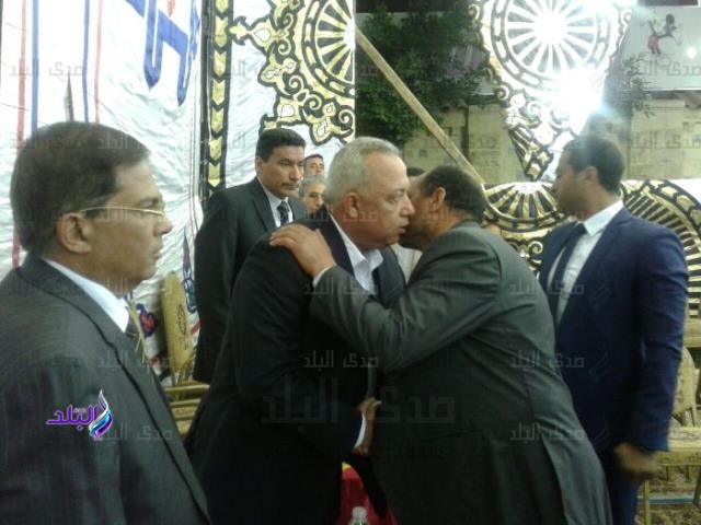 محافظ الشرقية يقدم واجب العزاء