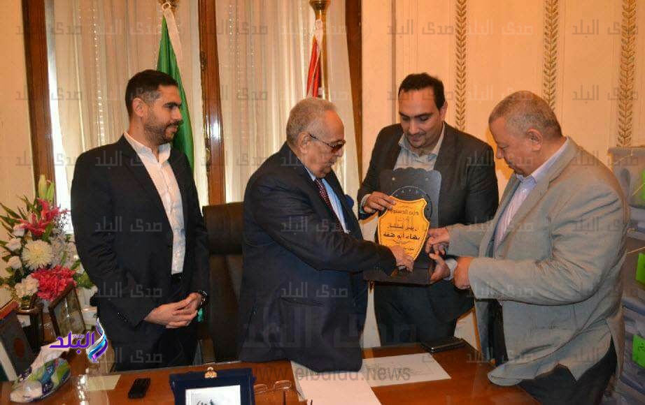 بيومي" و"أبوشقة" يبحثون فكرة تشكيل ائتلاف بين الدستور والوفد بيومي" و"أبوشقة" يبحثون فكرة تشكيل ائتلاف بين الدستور والوفد