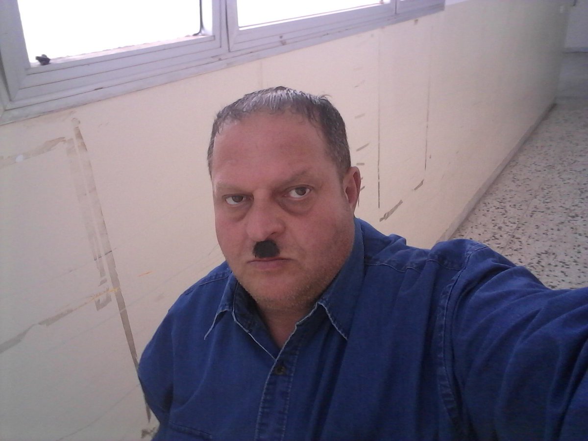 الفنان الليبى حمد الغرباوى الفنان الليبى حمد الغرباوى