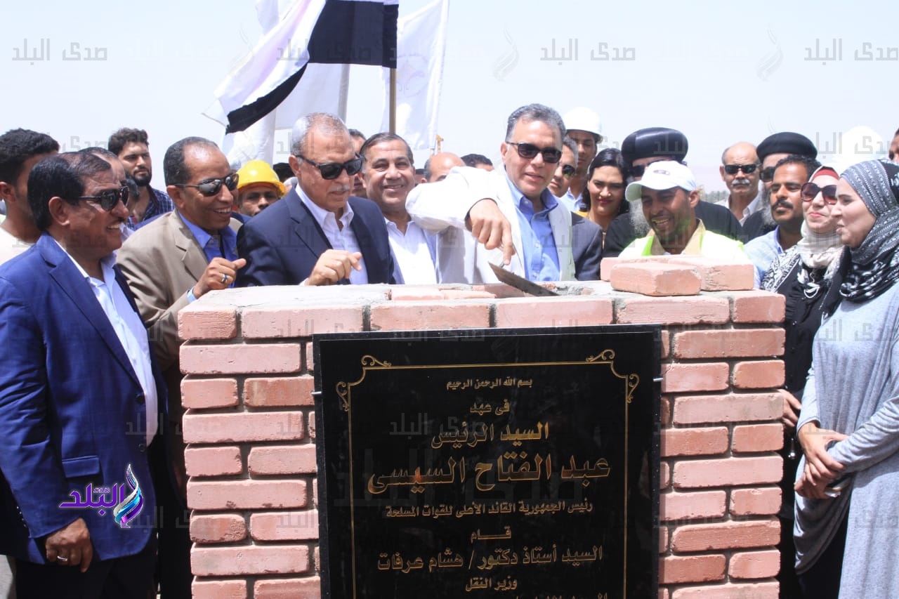 وزير النقل يضع حجر اساس مشروع محور "قرقاص - نقادة" وزير النقل يضع حجر اساس مشروع محور "قرقاص - نقادة"