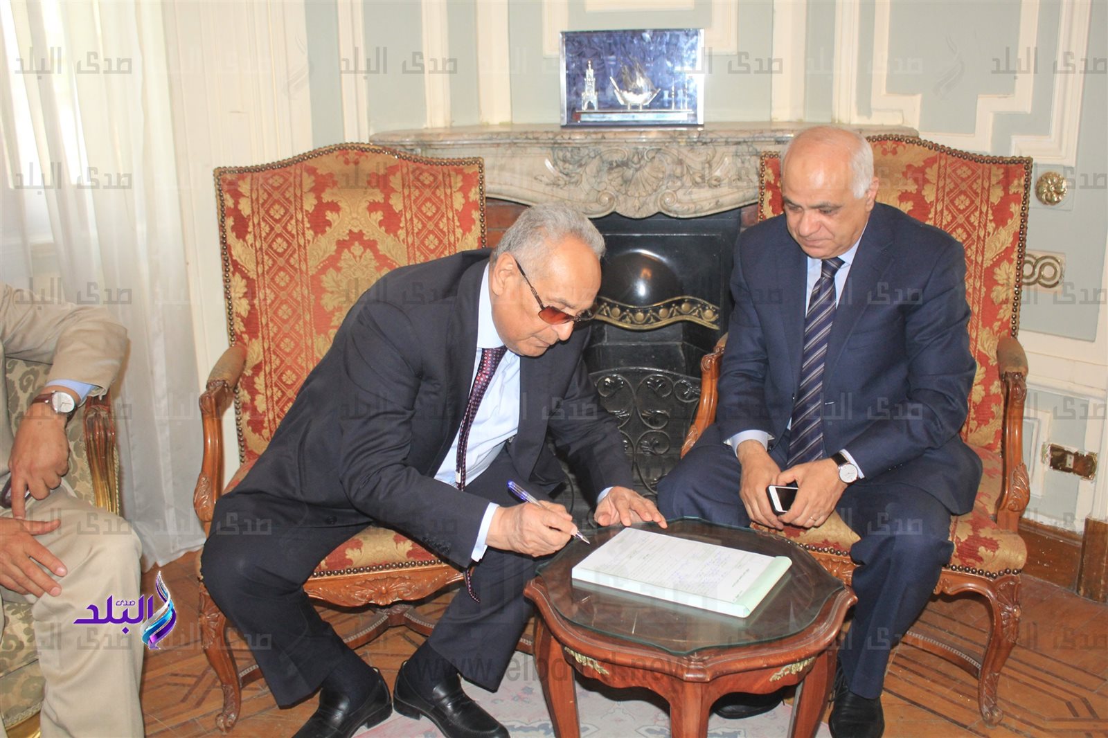 انضمام رئيس تحرير «أخبار اليوم» السابق إلى حزب الوفد