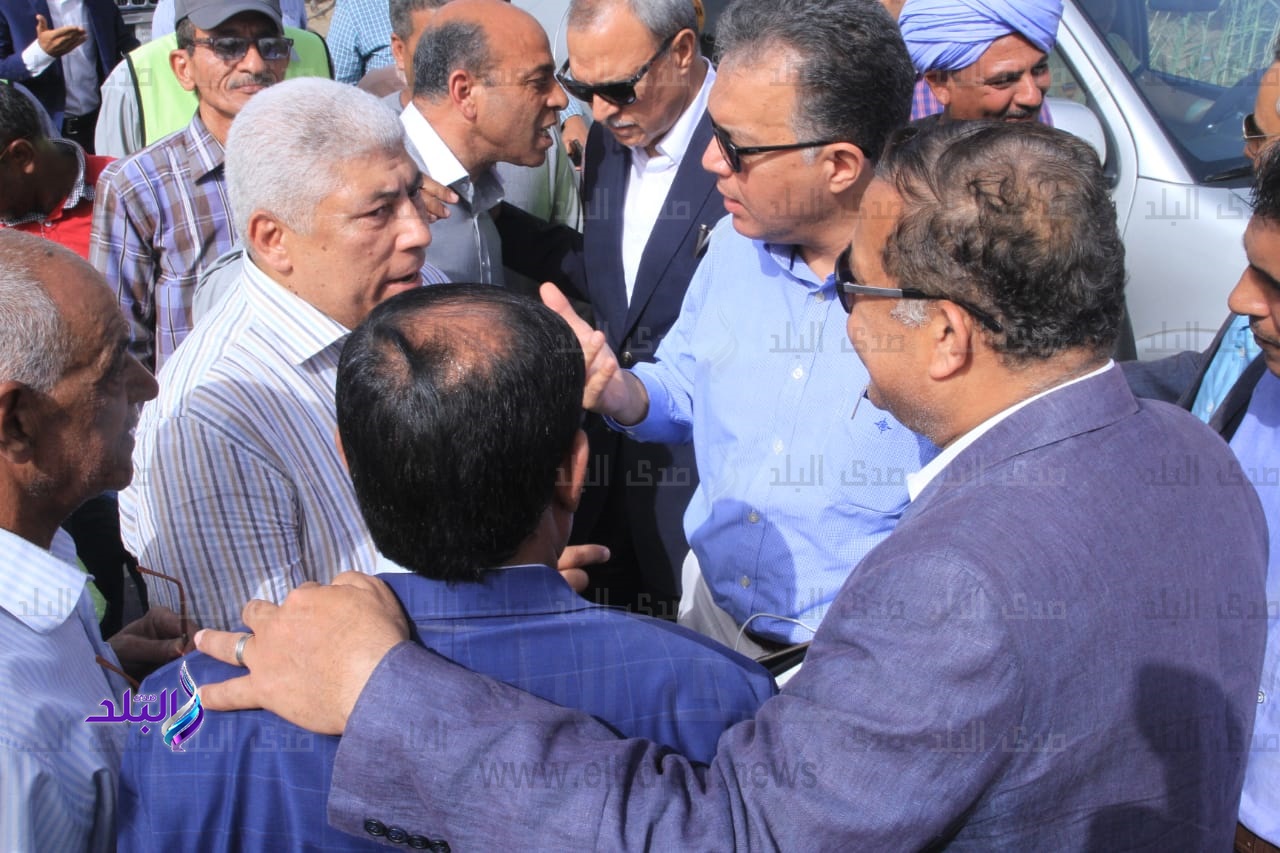 وزير النقل يتابع أعمال رفع كفاءة طريق قنا- نقادة الزراعى