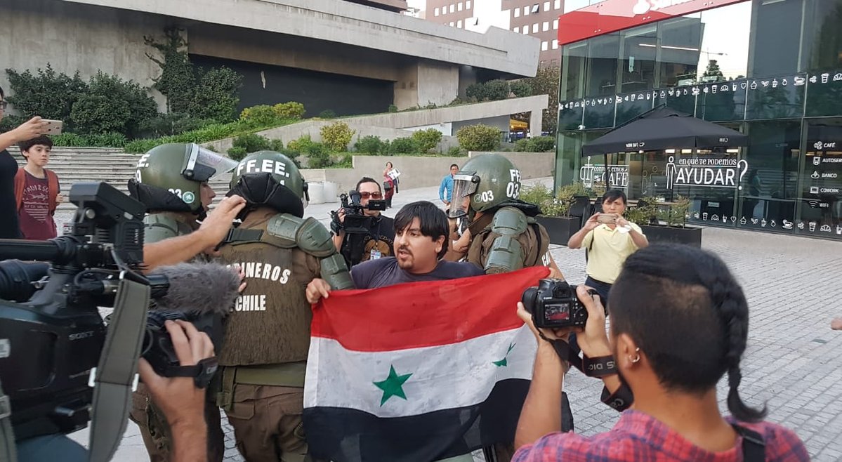 اشتباكات أمام السفارة الأمركية بتشيلي 