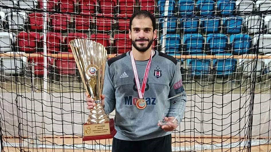 كريم هنداوي يتوج بلقب افضل لاعب بكأس التركي كريم هنداوي يتوج بلقب افضل لاعب بكأس التركي