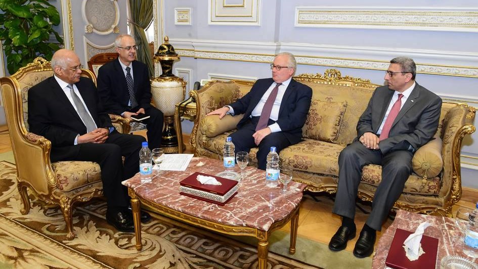 علي عبدالعال رئيس البرلمان والسفير الإيطالي جامباولو كانتينى