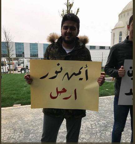 عاملون يهددون بالتصعيد ضد أيمن نور عاملون يهددون بالتصعيد ضد أيمن نور