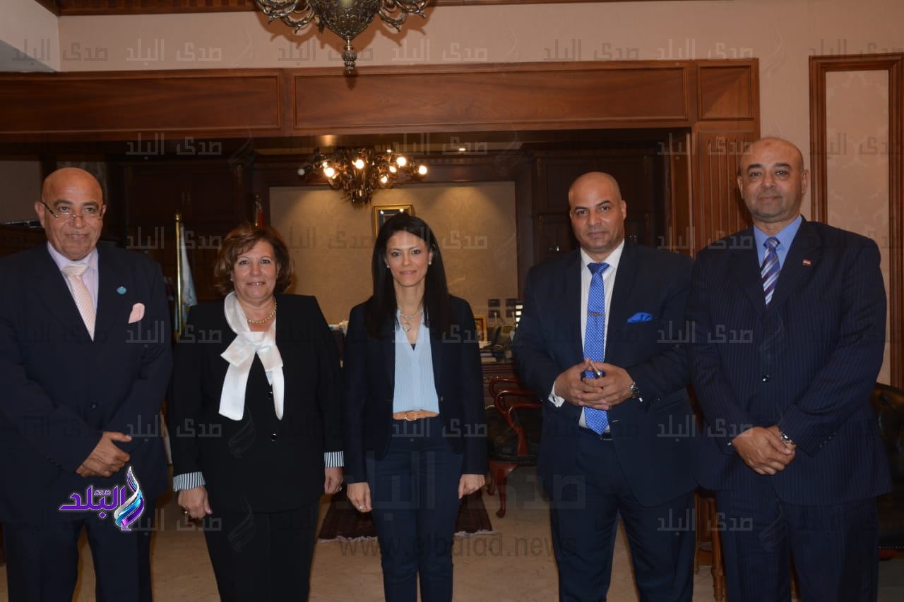 وزيرة السياحة مع المرشدين السياحيين وزيرة السياحة مع المرشدين السياحيين