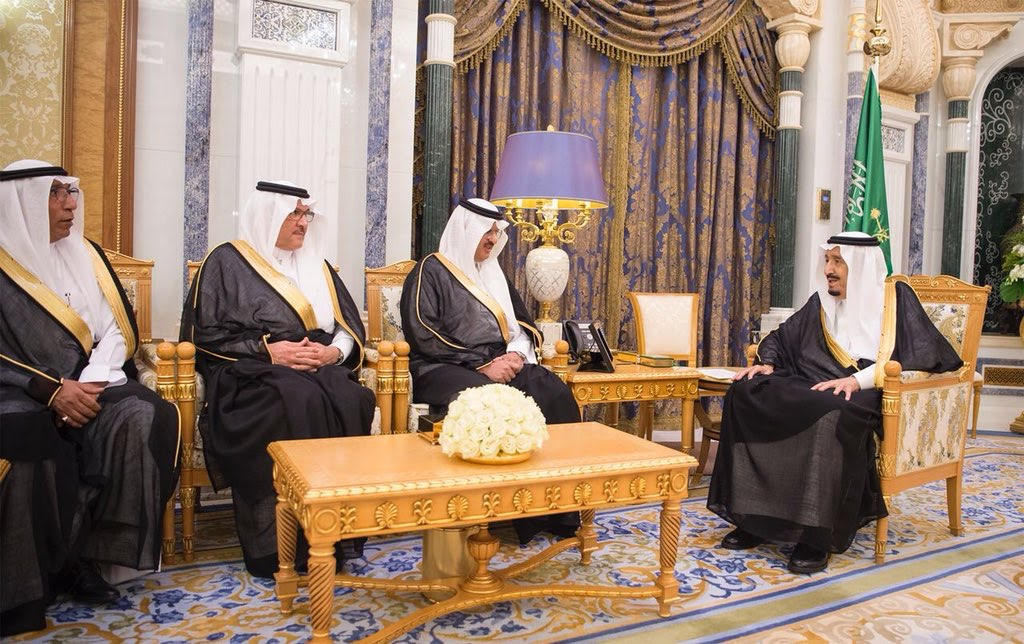 السفير أسامة نقلي خلال لقائه بالعاهل السعودي السفير أسامة نقلي خلال لقائه بالعاهل السعودي