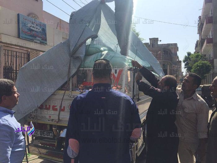 ضبط سيارة محملة بـ 7 طن دقيق بلدي مدعم قبل بيعهم ضبط سيارة محملة بـ 7 طن دقيق بلدي مدعم قبل بيعهم