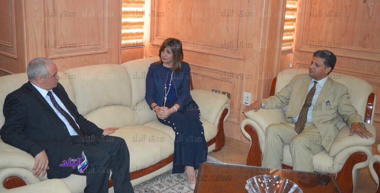 نبيلة مكرم مع وزير النازحين الليبي