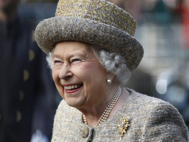 مكلة بريطانيا إليزابيث الثانية