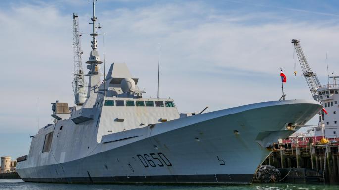 اليونان تستئجر سفينتين حربيتين فرنسيتين لتعزيز دفاعاتها 