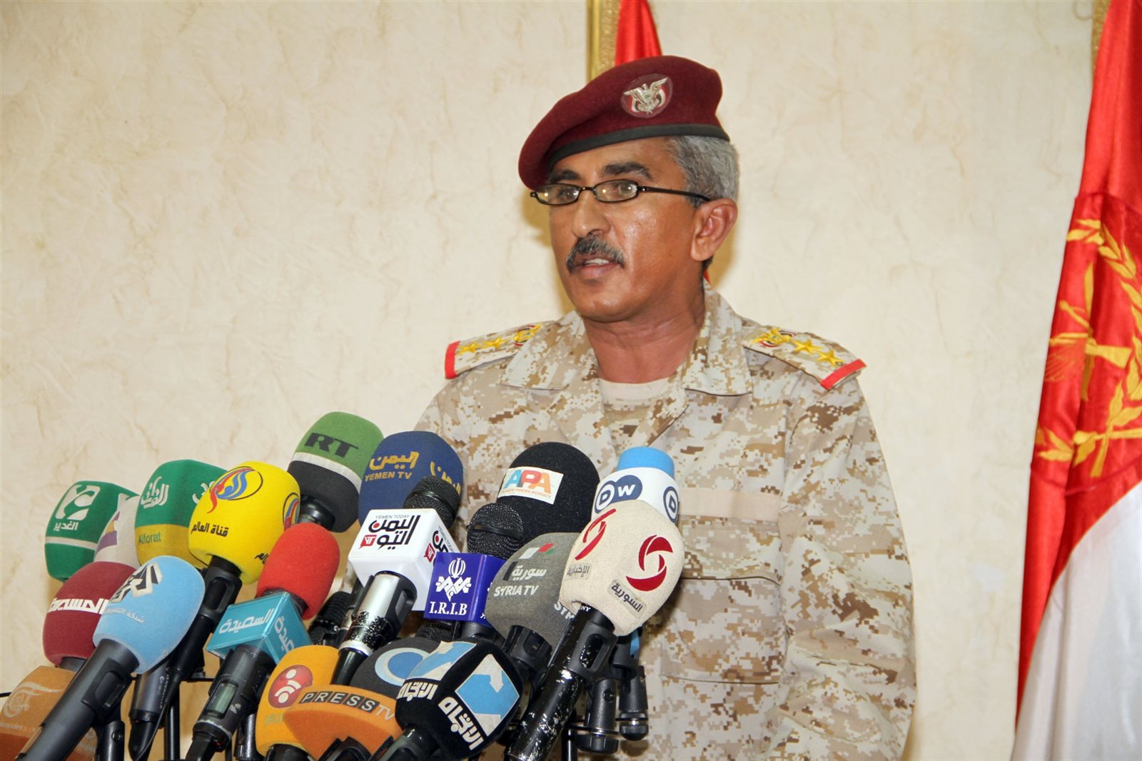 المتحدث بإسم الجيش اليمنى ، عبده مجلى