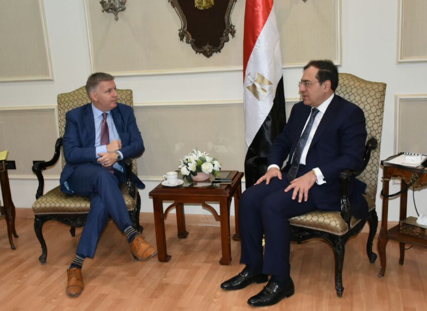 وزير البترول خلال الاجتماع وزير البترول خلال الاجتماع