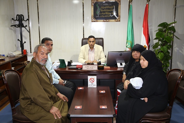 سكرتير عام المنوفية يستقبل أسرة الشهيد عبد الحميد محمود