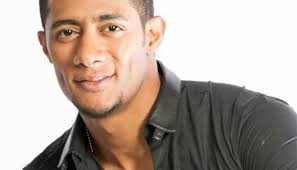 «الأسطورة» يهنئ «صلاح» بعد فوزه بجائزة أفضل لاعب بالدورى 