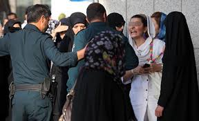 شرطة الأخلاق تتحرش بالإيرانيات