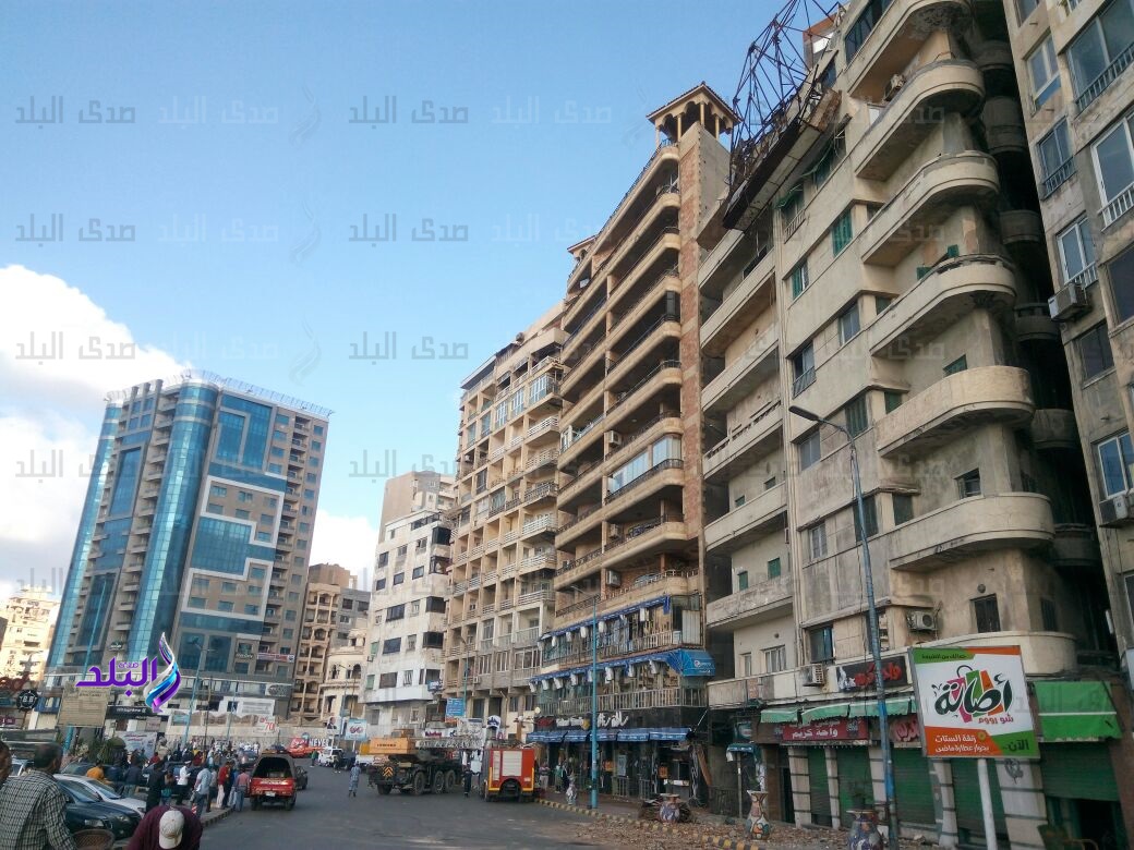 اللوحة الإعلانية بعد سقوطها اللوحة الإعلانية بعد سقوطها