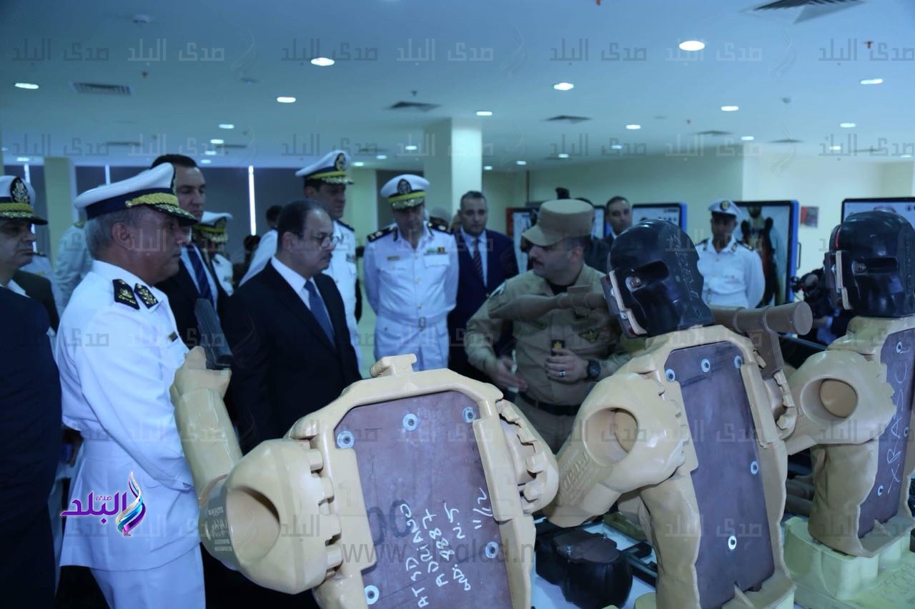 وزير الداخلية يتفقد المعهد القومى لتدريب القوات الخاصة