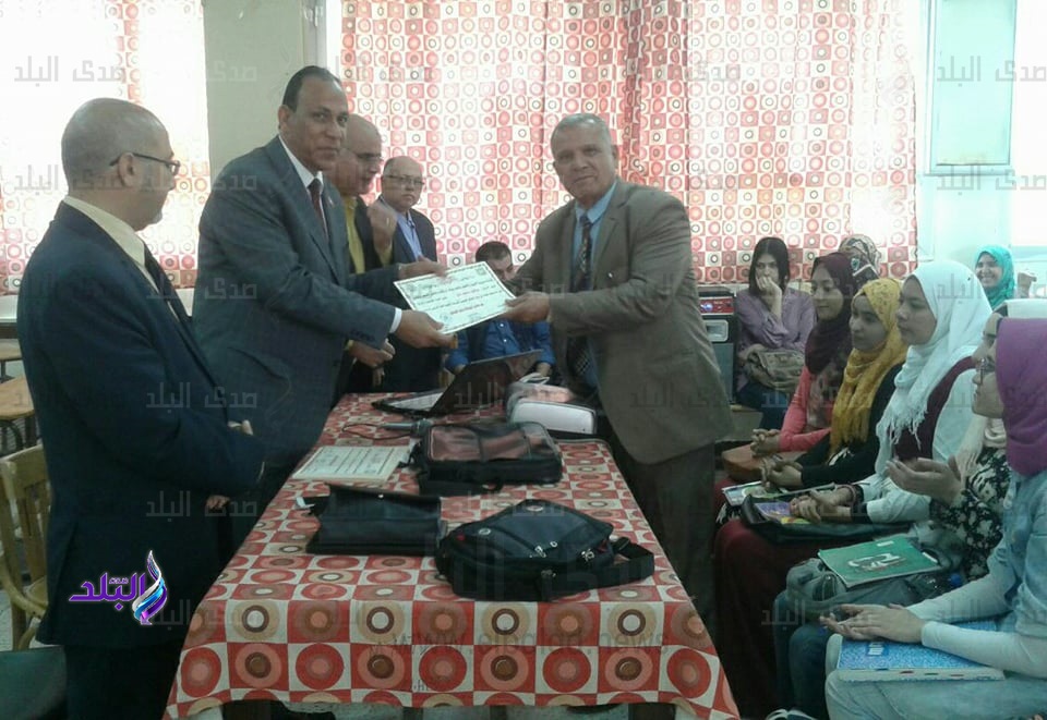 وكيل تعليم جنوب سيناء يكرم خبراء المواد الدراسية للقافلة