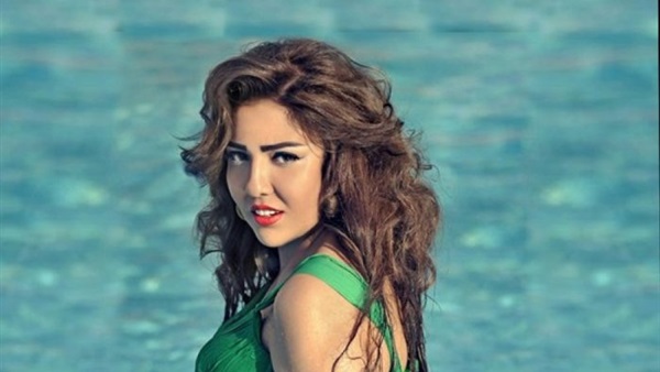 الفنانة مي كساب الفنانة مي كساب