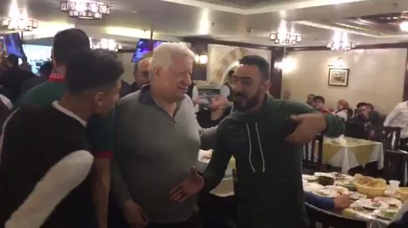 مرتضى منصور بأحد المطاعم الشهيرة 