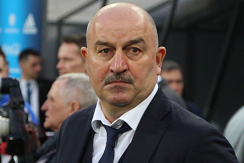 لمدير الفني لمنتخب روسيا في كاس العالم ستانيسلاف تشيرتشيسوف