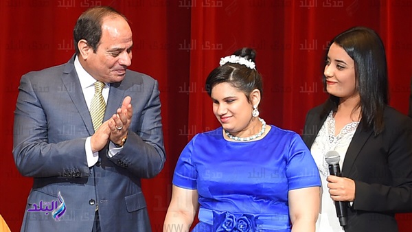 الرئيس عبدالفتاح السيسي مع المطربة ندى الرئيس عبدالفتاح السيسي مع المطربة ندى