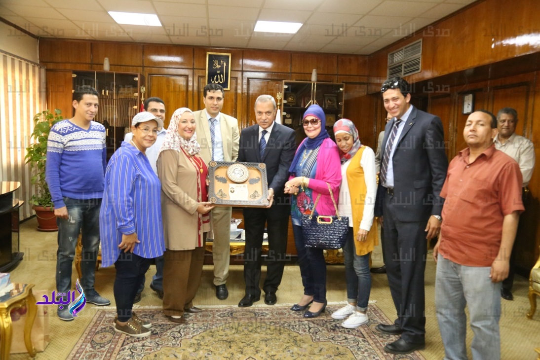 محافظ قنا يستقبل أعضاء فريق "أصدقاء مرضى الجذام محافظ قنا يستقبل أعضاء فريق "أصدقاء مرضى الجذام