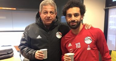 وزير الرياضة  مع محمد صلاح