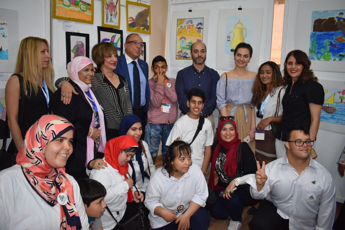 معارض فنون تشكيلية بملتقى أولادنا لذوي القدرات