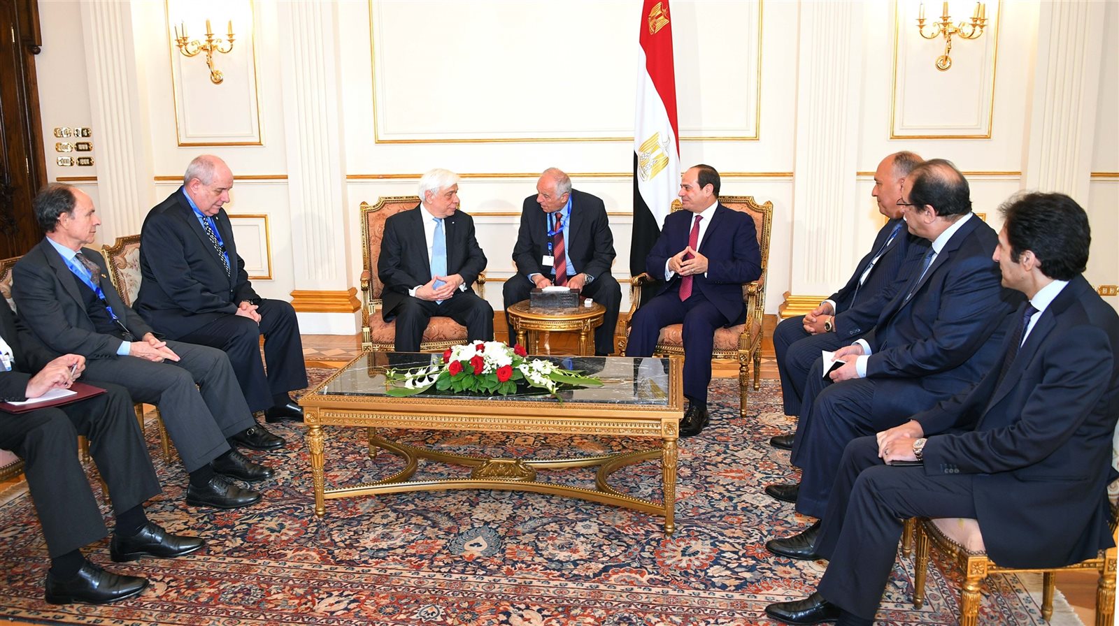 الرئيس عبد الفتاح السيسي يستقبل نظيره اليوناني الرئيس عبد الفتاح السيسي يستقبل نظيره اليوناني