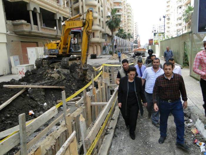 محافظ البحيرة تتفقد مشروعات الصرف الصحي بدمنهور محافظ البحيرة تتفقد مشروعات الصرف الصحي بدمنهور