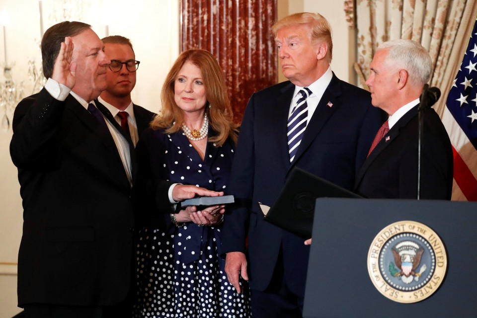 بومبيو أثناء القسم 