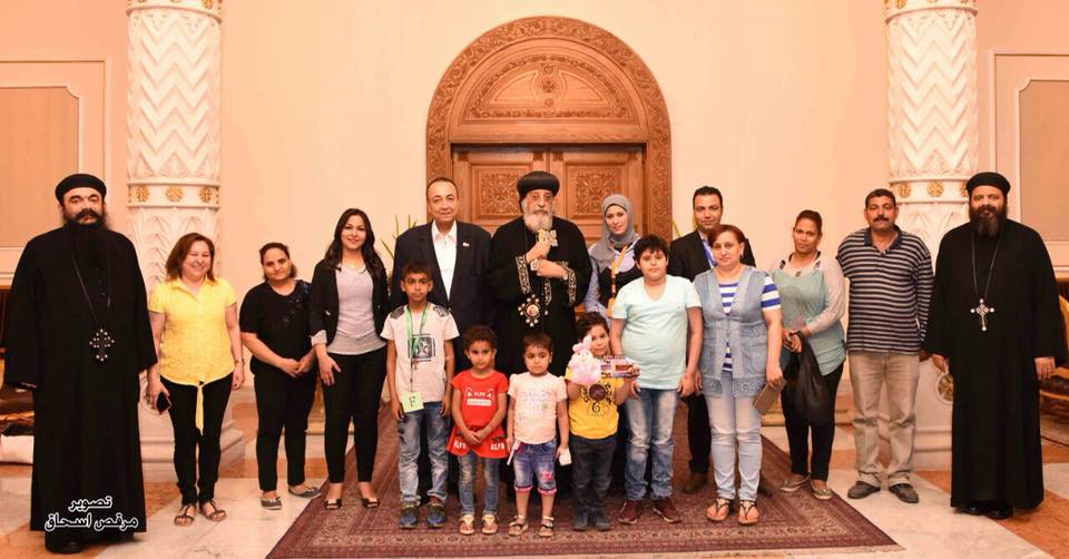 البابا تواضروس يستقبل الاطفال 