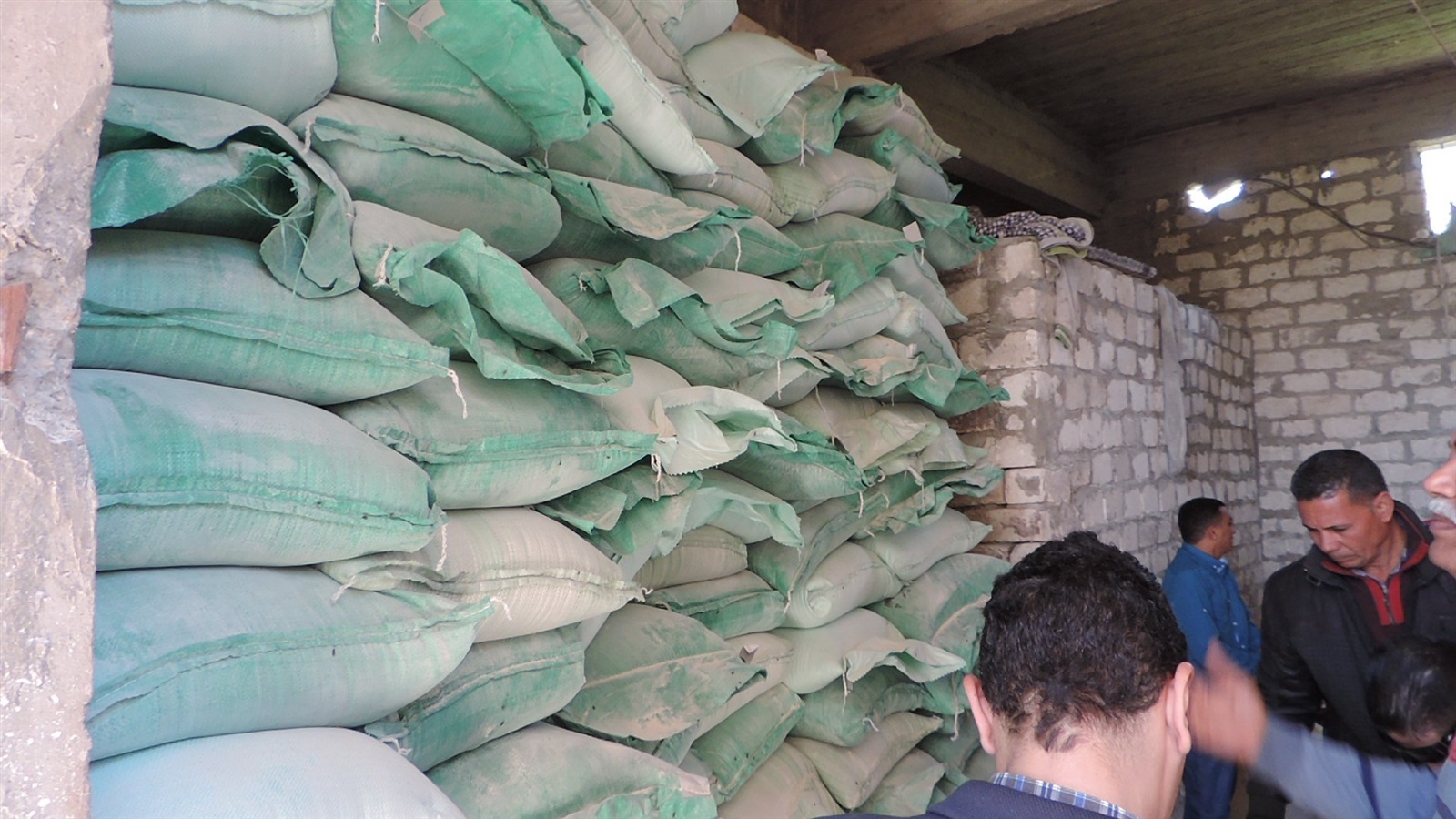 ضبط 250 كيلو دقيقا مدعما قبل بيعه في السوق السوداء