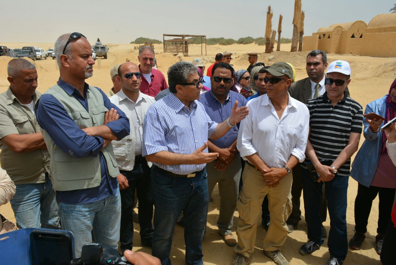 وزير البيئة أثناء جولته وزير البيئة أثناء جولته