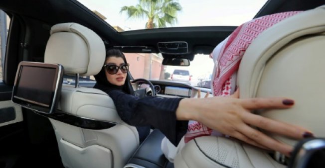 السعودية تسمح للنساء بقيادة السيارات بدءا من يونيو السعودية تسمح للنساء بقيادة السيارات بدءا من يونيو