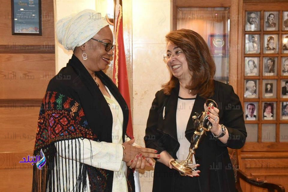 والى تستقبل وزيرة المرأه ببوركينا فاسو 