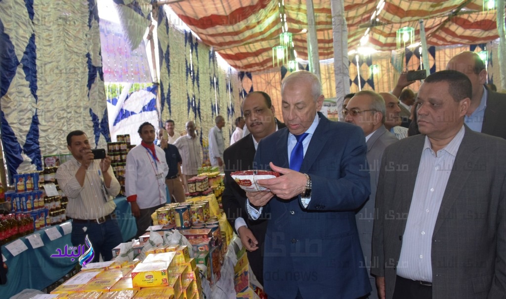محافظ أسوان يفتتح معرض أهلاً رمضان