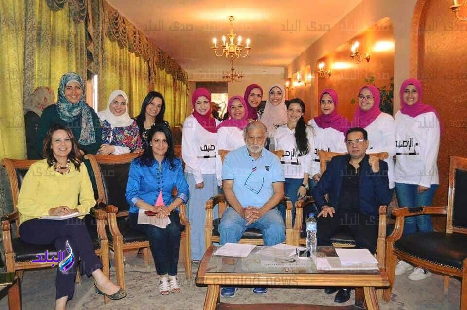 طلاب التلفزيون بكلية الآداب عين شمس