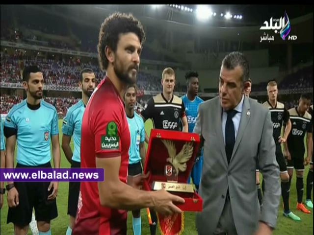 الاهلي يسلم حسام غالي درع الاهلي قبل اعتزاله