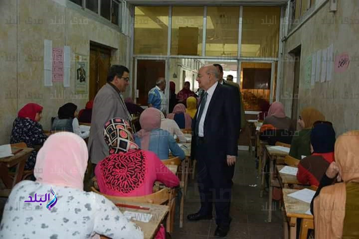 رئيس جامعة الزقازيق يتفقد الامتحانات